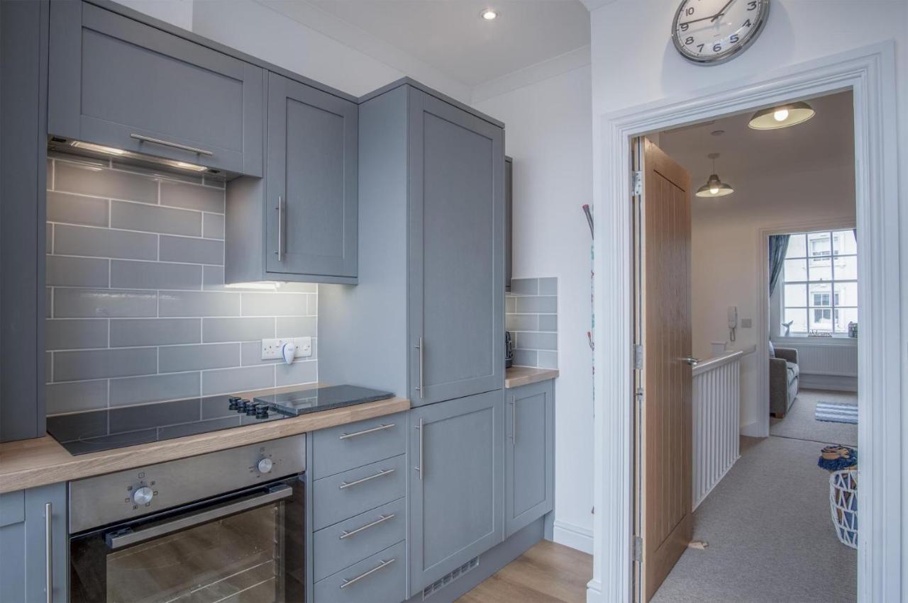 Ramsey Apartment - 2 Bedroom Apartment - Тенби Екстериор снимка