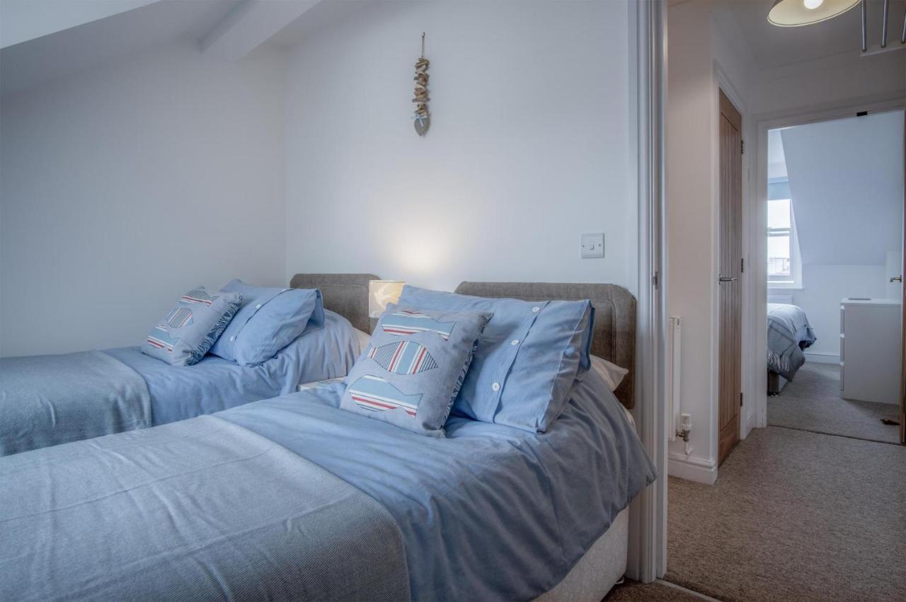 Ramsey Apartment - 2 Bedroom Apartment - Тенби Екстериор снимка
