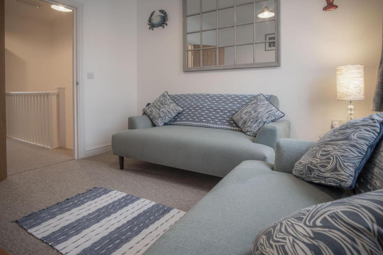 Ramsey Apartment - 2 Bedroom Apartment - Тенби Екстериор снимка