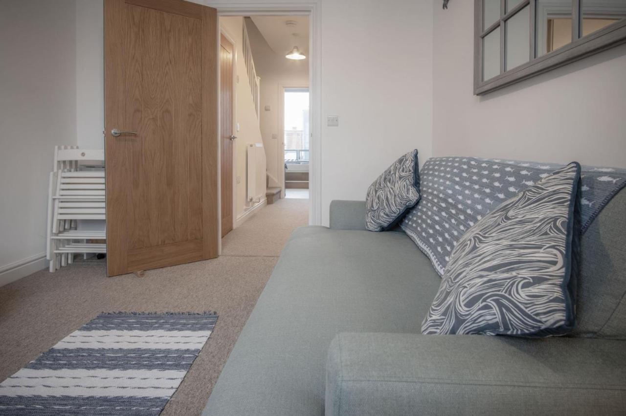 Ramsey Apartment - 2 Bedroom Apartment - Тенби Екстериор снимка