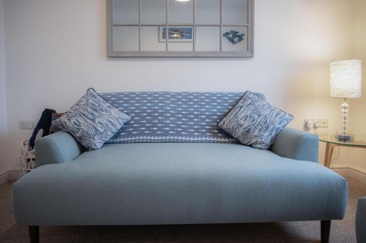 Ramsey Apartment - 2 Bedroom Apartment - Тенби Екстериор снимка